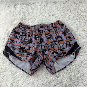 Lululemon Hotty Hot Short II *Long 4" Inversion Multi / Black